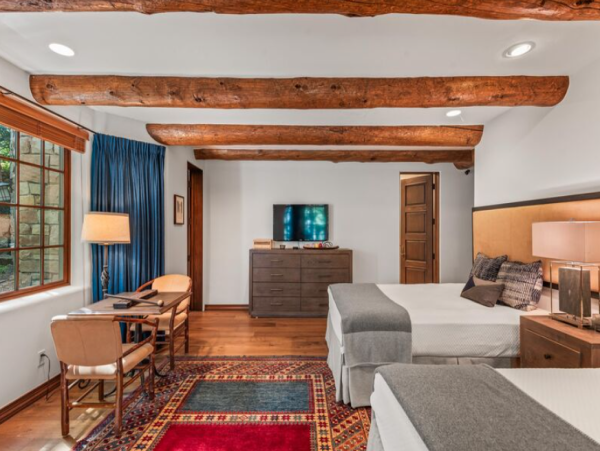 Luxurious Ski-in/ Ski-out Vacation Home - Family-Friendly Retreat